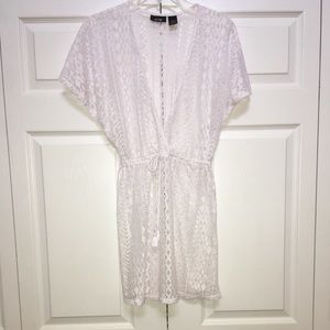 🏖BATHING SUIT COVER-UP IN A WHITE LACY/MESH. SIZE SMALL. CUTE AND COMFORTABLE.